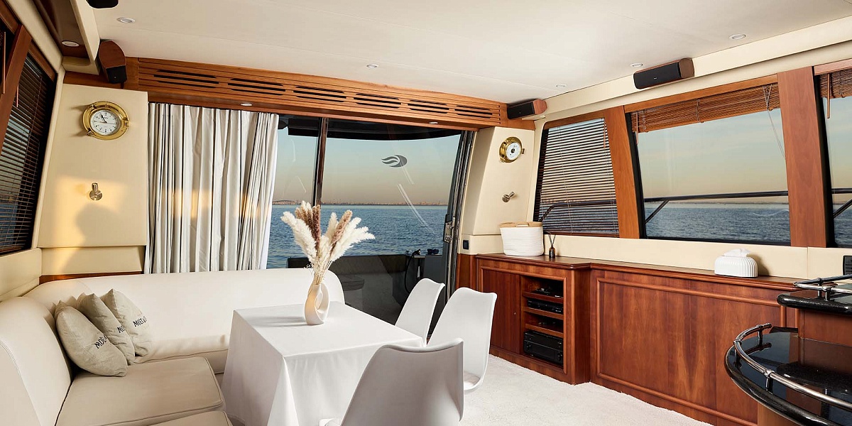 Аренда яхты Carver 60 Mila в Санкт-Петербурге